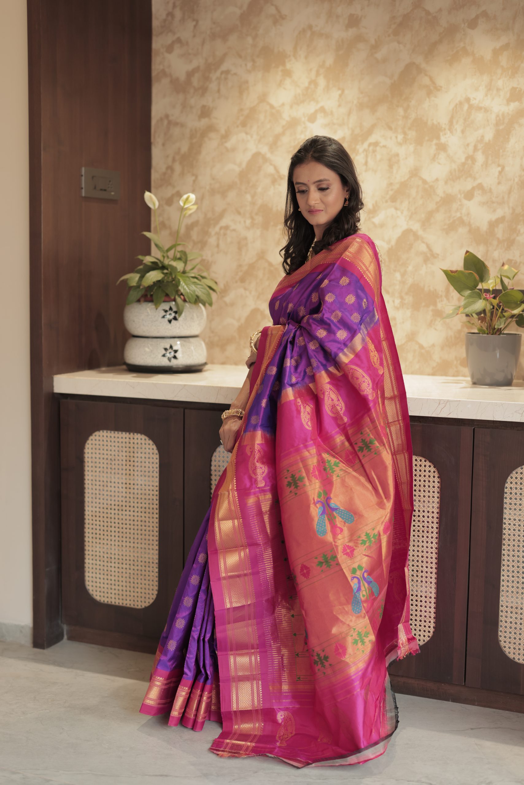 What are the most popular colors used in Paithani sarees-sieuthinhanong.vn